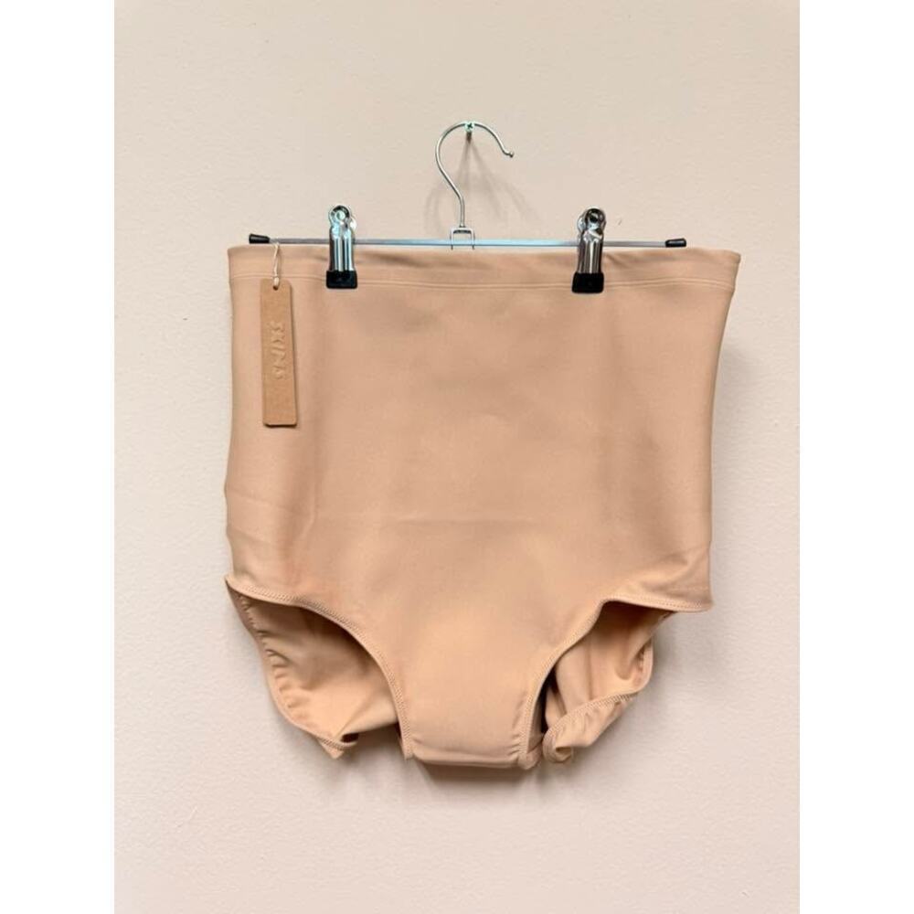SKIMS BODY Core Sculpt Butt Lifting Brief - Clay Size L NWT #1943
